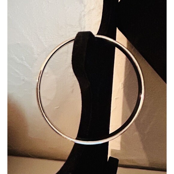 Vintage Monet Silver Tone Diamond Cut Bangle Bracelet 2.5 Inch Opening - Picture 3 of 5